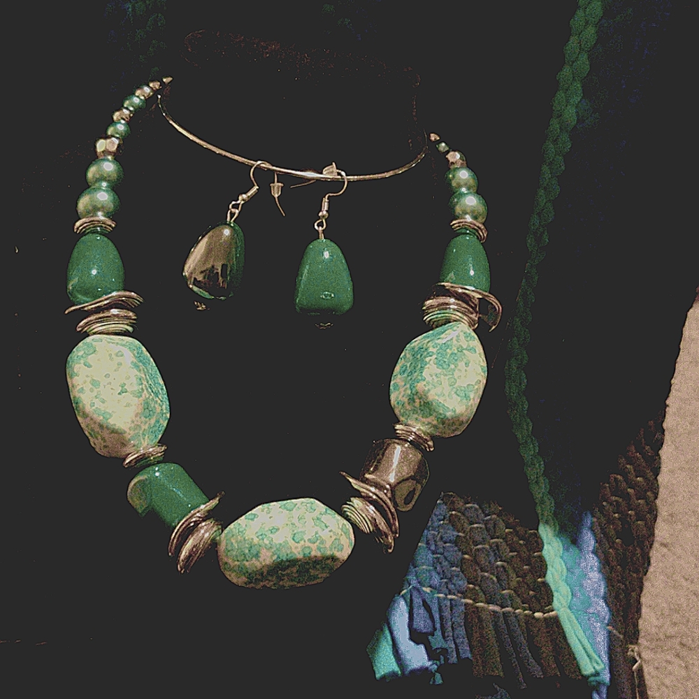 Woman's necklace and earring set